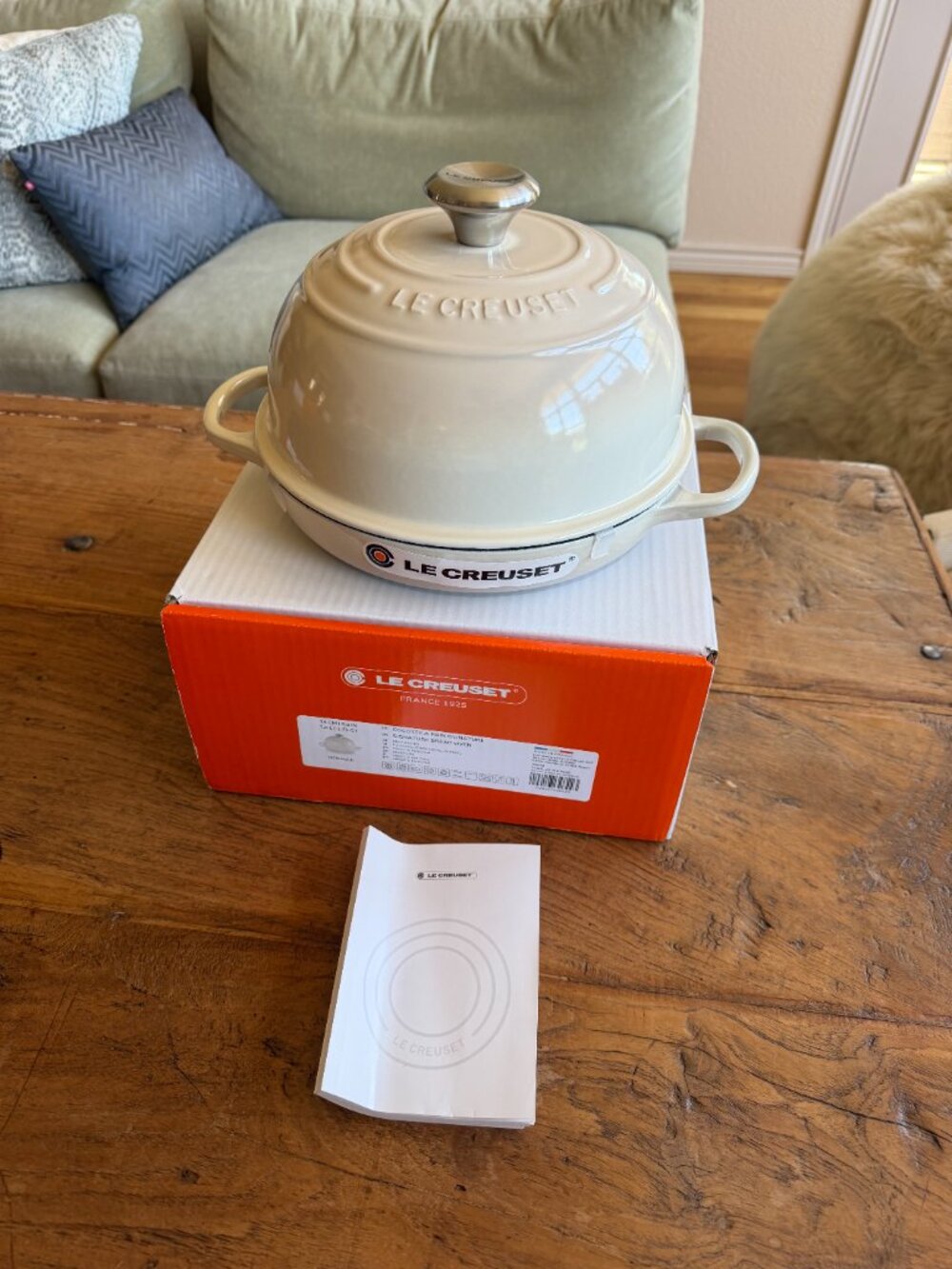 Le Creuset Signature Enameled Cast Iron 1 3/4 qt 9 1/2 " Bread Oven Meringue NEW